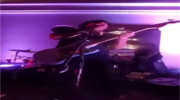 ميكروفون يصعق المغني كارلوس سواريز ويسبب له حروقًا بليغة أثناء حفله في بيرو 1